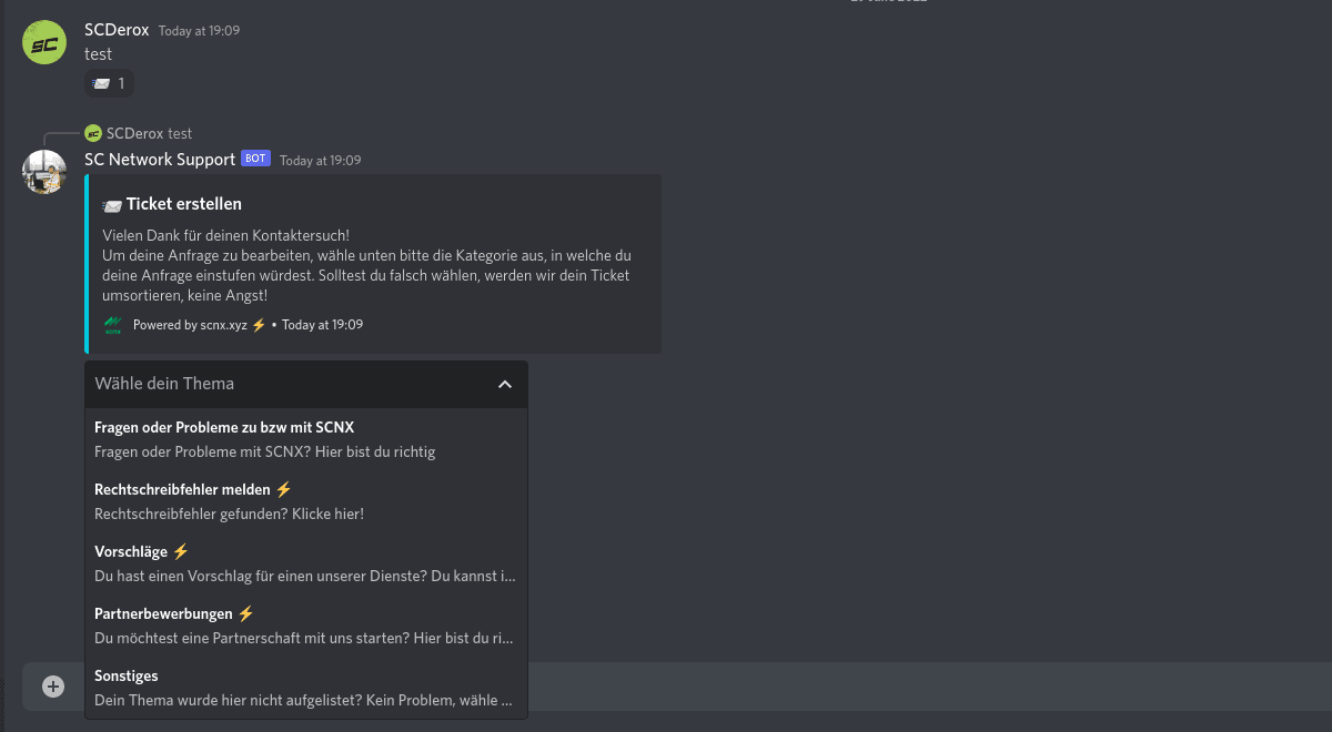 Screenshot von Discord, in welchem der SCNX-Modmail-Bot mit der Funktion Ticket-Themen zu sehen ist.