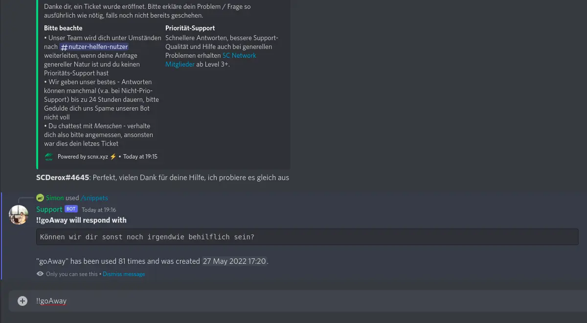 Screenshot von Discord, in welchem der SCNX-Modmail-Bot mit der Funktion Snippets zu sehen ist.